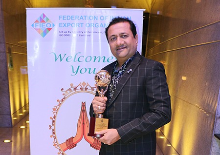 Dinesh Lakhani Director Kiran Gems wins Prestigious FIEO Award for Outstanding Export Performance1
